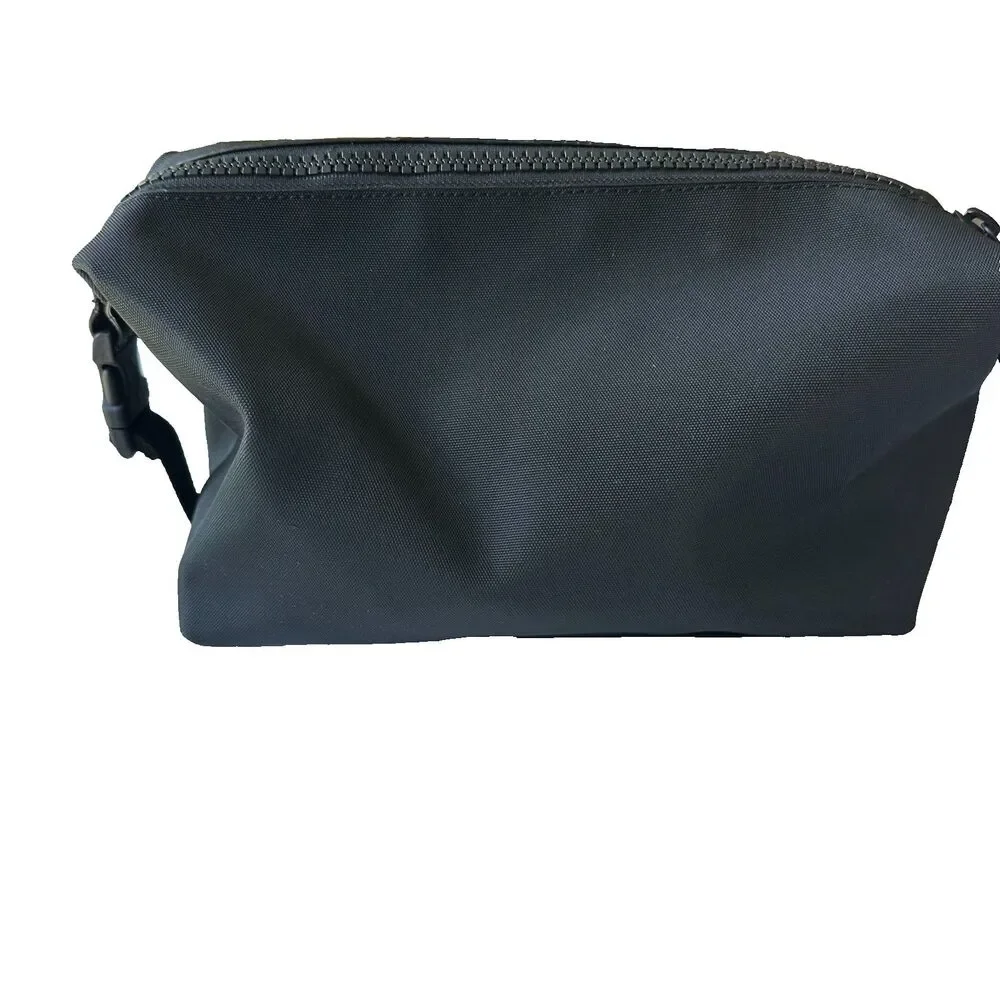 Lululemon Command The Day Kit 5L Black Hint Water Branded Promo Swag Dopp Bag